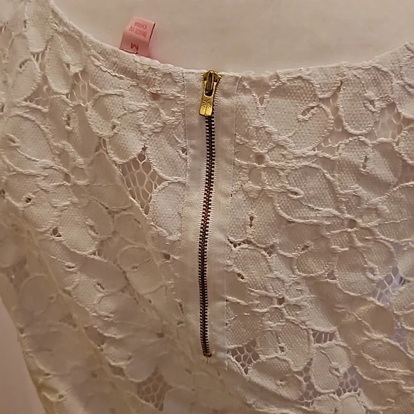 Lilly Pulitzer eyelit top - Picture 4 of 5